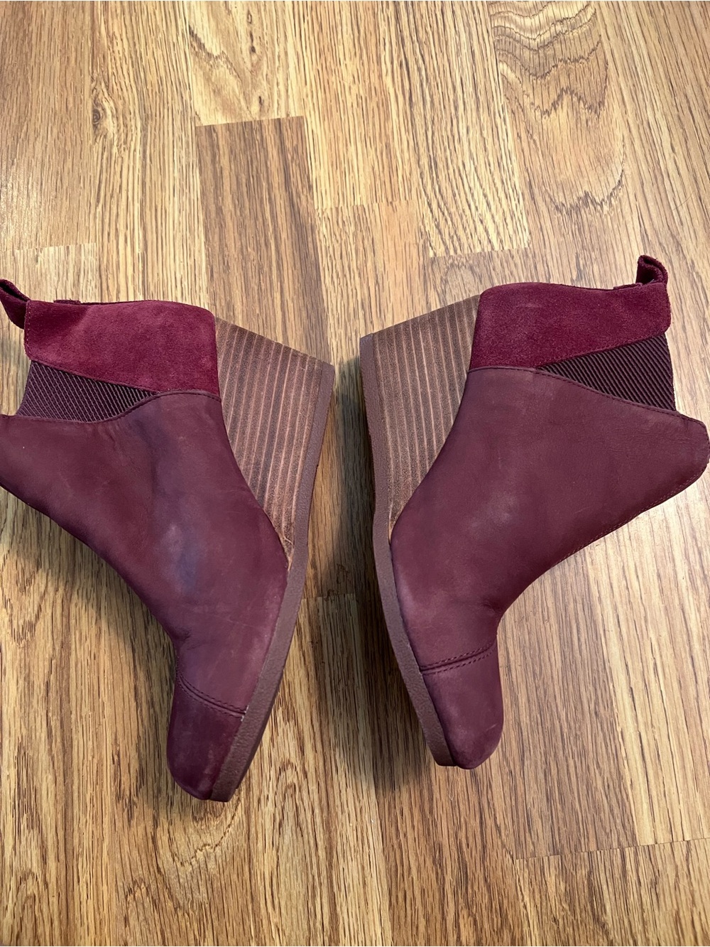 Tom’s Wedge Ankle Slip on Slip Resistant Boots - Picture 2 of 13